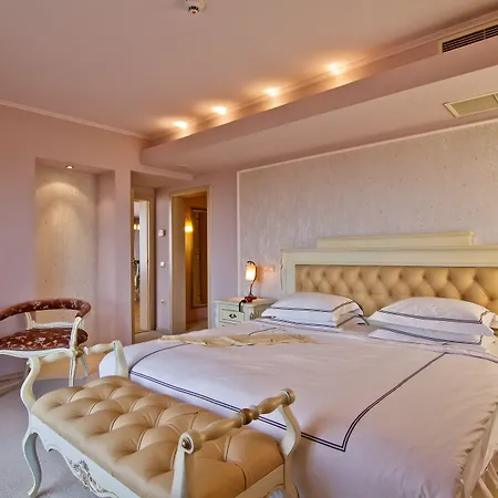 호텔 Vega Mini Bar Complimentary For Guests Staying Between 15 Jan - 15 Feb 2026